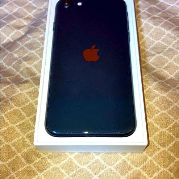 Apple Iphone Se 3rd generation (Like New)